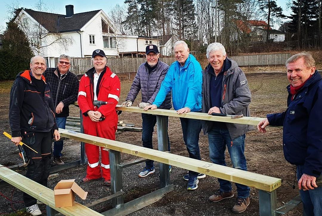 Dugnad med gamlegutta https://www.flintfotball.no/wp-content/uploads/2019/07/55908470_2393558587329613_881951180383584256_o-e1562703913346.jpg