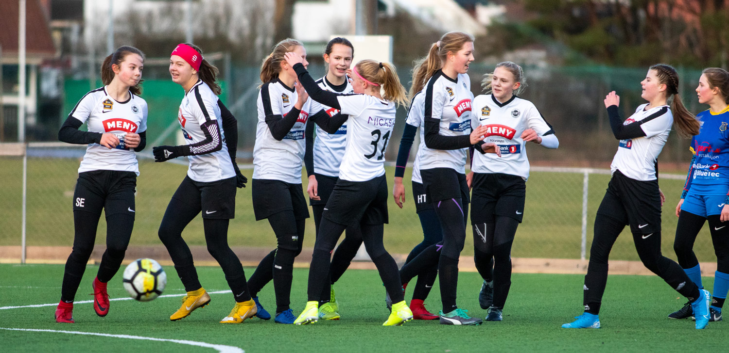 https://www.flintfotball.no/wp-content/uploads/2020/01/A-lag-damer-treningskamp-jan2020.jpg