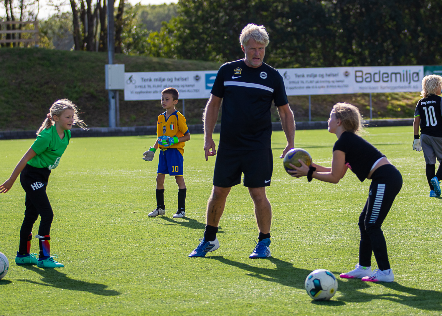 Keepertrening barnefotballen sept 2020-2 https://www.flintfotball.no/wp-content/uploads/2020/09/Keepertrening-barnefotballen-sept-2020-2.jpg