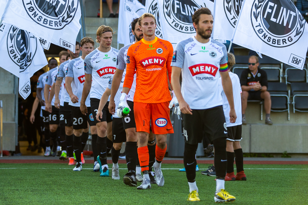 https://www.flintfotball.no/wp-content/uploads/2021/08/Flint-A-herrer-Kamp-Mjondalen-2-23.-aug-2021.jpg