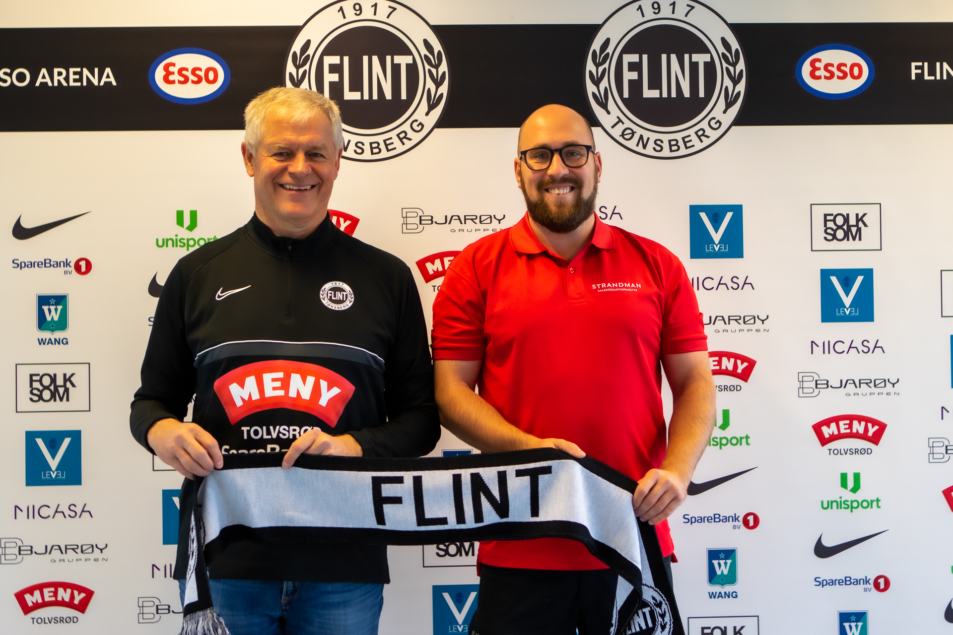 https://www.flintfotball.no/wp-content/uploads/2021/11/Strandman-forlenger-samarbeidet-med-Flint-Fotball-59.jpg