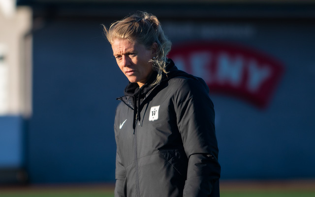 Solveig Gulbrandsen bistår Flint Fotballfestival