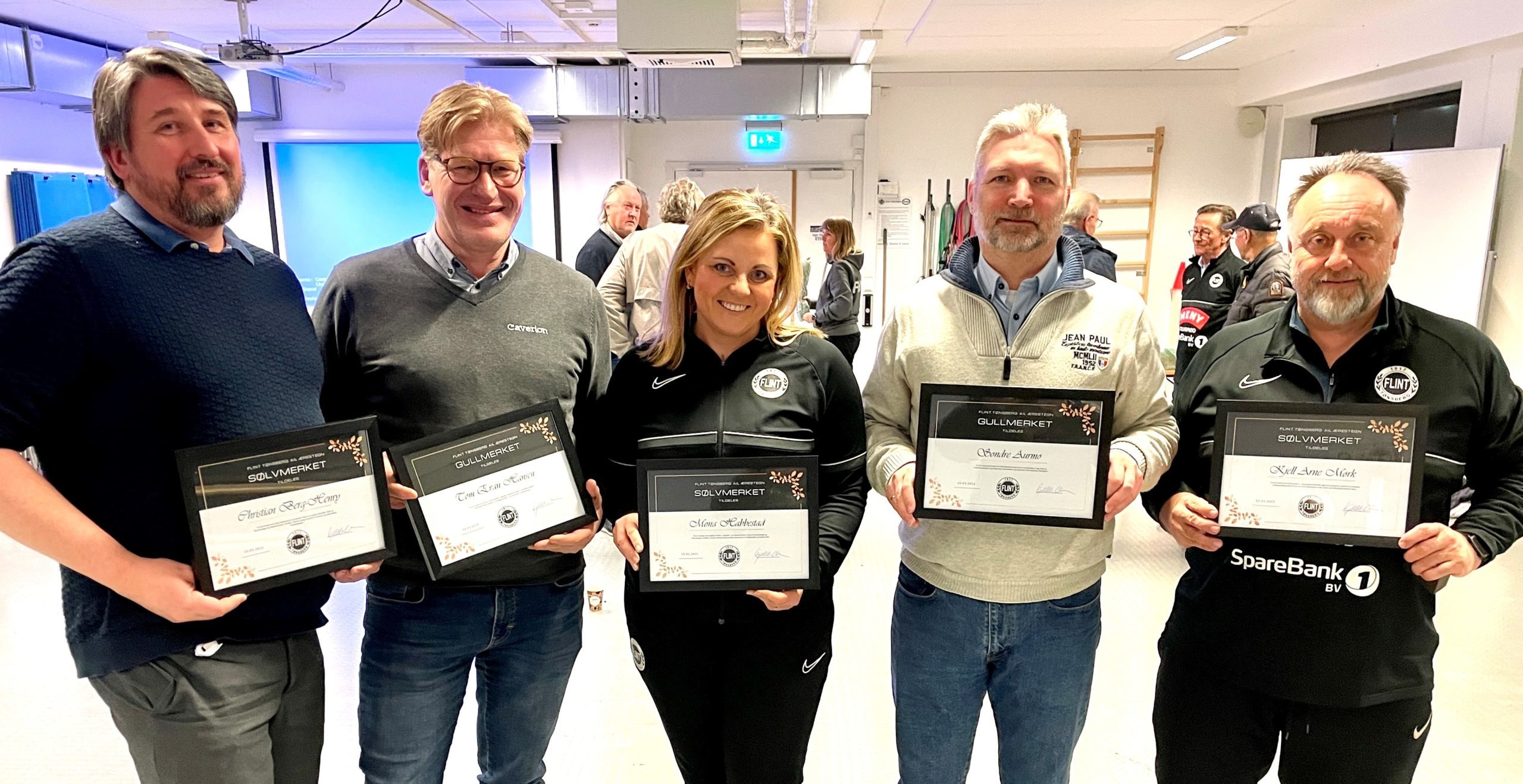 Ærestegn Flint Tønsberg AIL 2023 https://www.flintfotball.no/wp-content/uploads/2023/03/AErestegn-Flint-Tonsberg-AIL-2023-scaled-e1679665938295.jpg