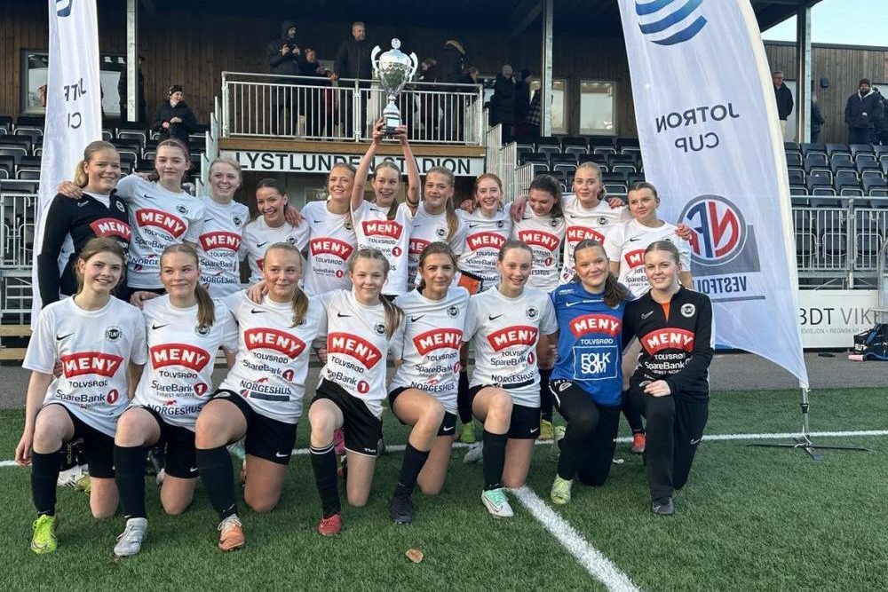 https://www.flintfotball.no/wp-content/uploads/2024/04/J17-vinner-Jotron-2024-e1712530452566.jpg