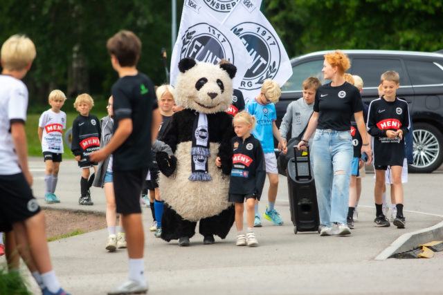 Flott åpning av ny kunstgressbane!